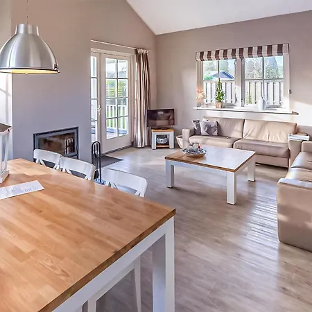 3 Bedroom Awesome In Holiday home *