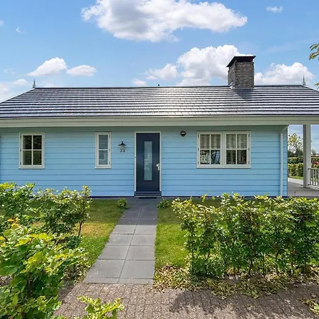 3 Bedroom Awesome In Holiday home *