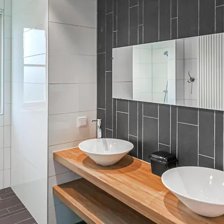 3 Bedroom Awesome In *